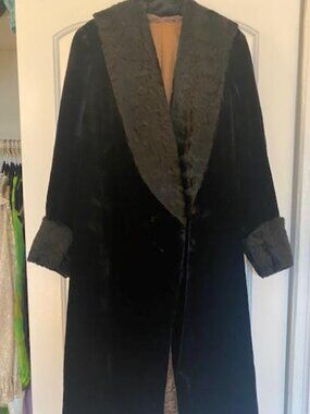 1930 velvet coat with lamb collar and cuffs, size  medium / large